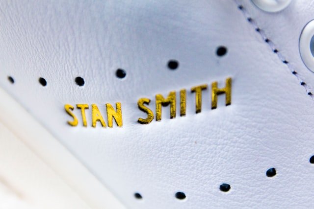 Oproepen Civiel Kan worden berekend Hoe combineer je Adidas Stan Smith Sneakers? | Glamourista - kapsels